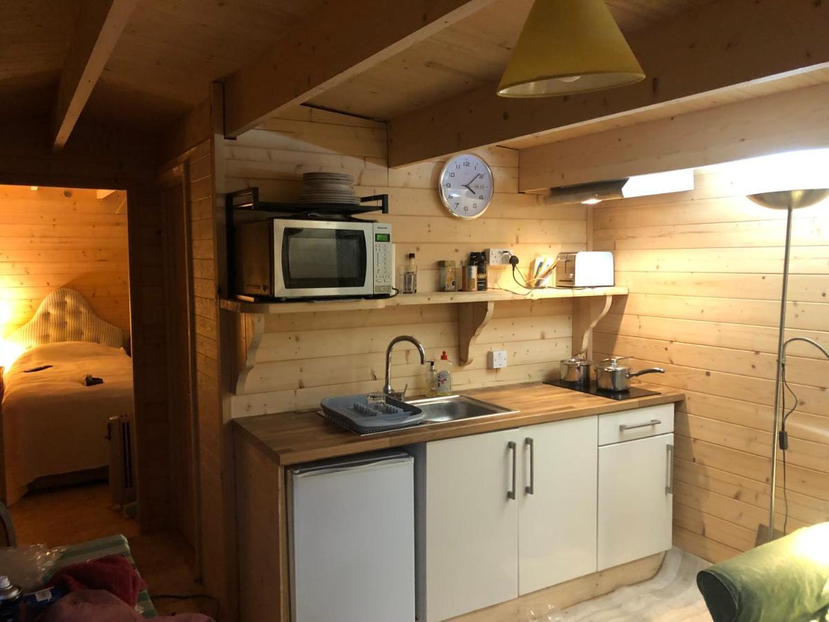 Cosy Garden Log Cabin Σαλισμπέρι Εξωτερικό φωτογραφία